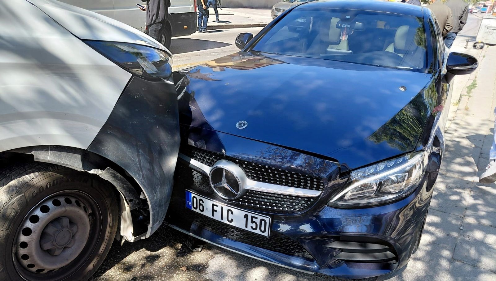 ankarada iki otomobil carpisti 2 yarali nF5T67RA