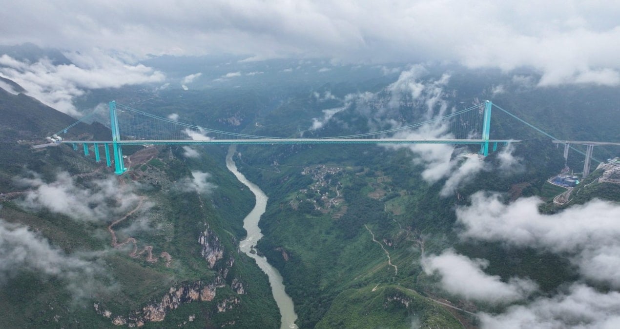 dunyanin en yuksekteki koprusu acildi xpkQJ7Vx