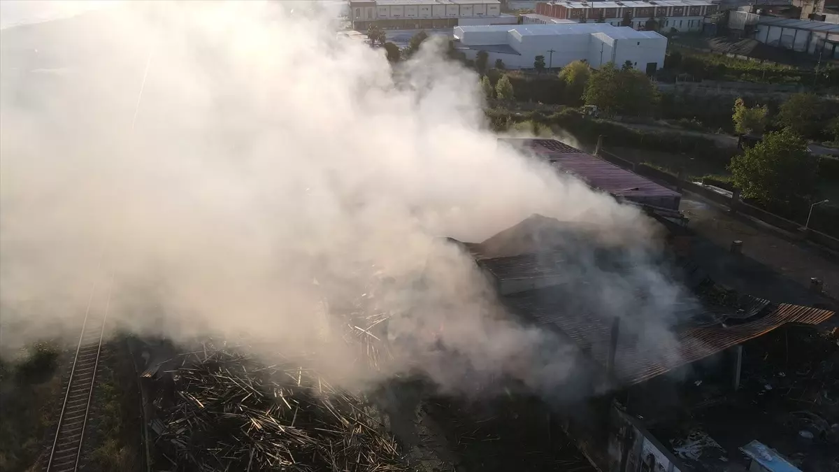 samsundaki kereste fabrikasinda yangin kontrol altina alindi Els4BV4M