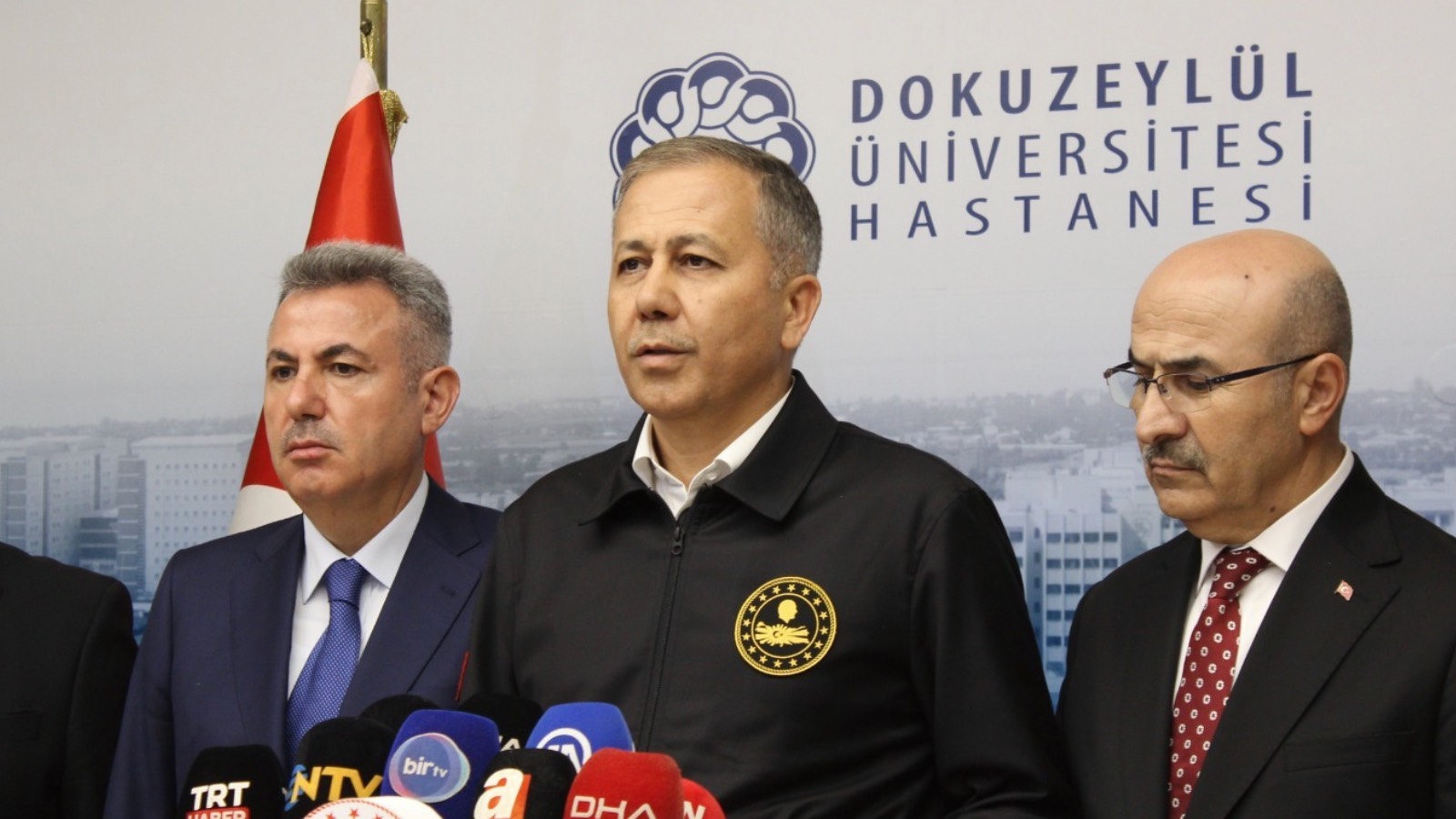 yerlikaya izmirdeki silahli saldirida yaralanan polis memurlarini ziyaret etti konuyla ilgili adli sorusturma devam ediyor ahiHBcJW