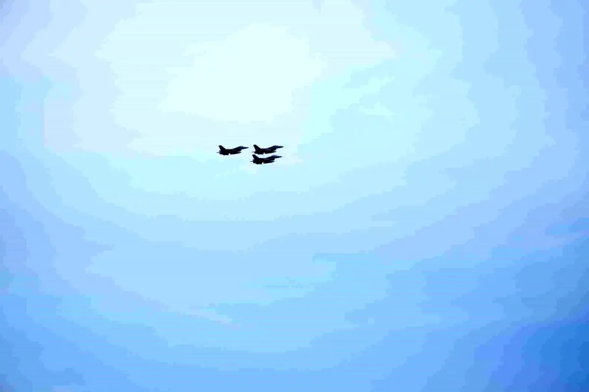 corumda savas ucaklarindan 29 ekim prova gosterisi rFBeiluy.jpg