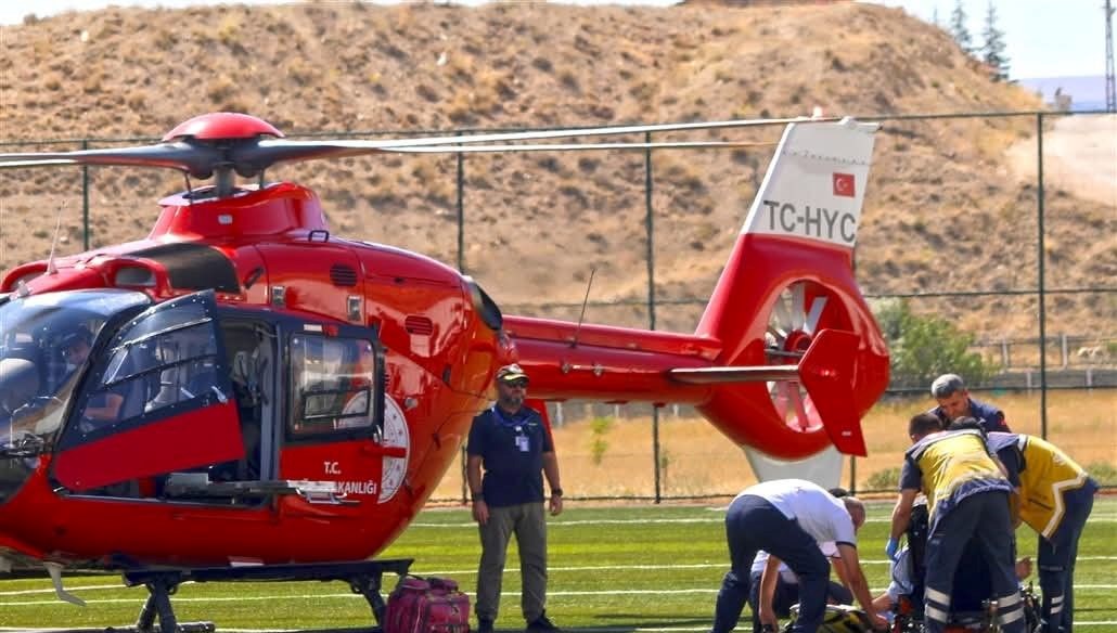 hava ambulansi tarlada calisirken yaralanan vatandas icin havalandi Ul1a2BST