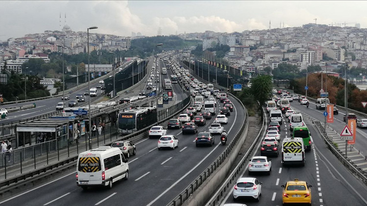 istanbulda trafige kapali yollar 12 ekim 2025 pazar gunu istanbulda hangi yollar kapali alternatif guzergahlar nereler JQMD6spD