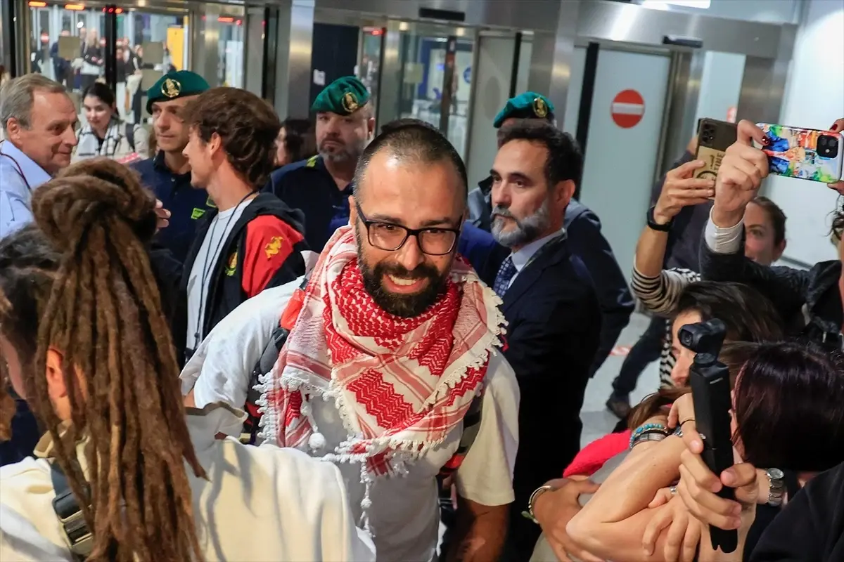 italyan aktivistler serbest birakildi MzBhQ6Ti