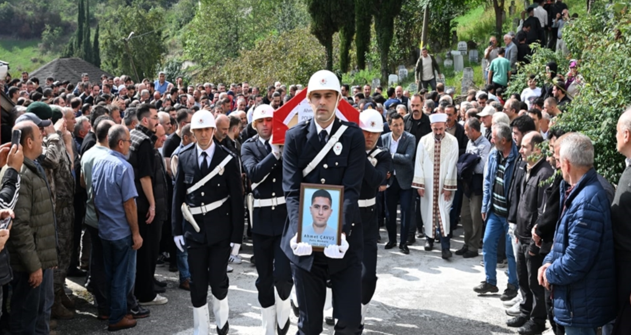 trabzonda ucuruma dusen polis memuru topraga verildi XH2tGZKM