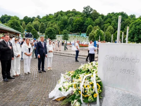 Baskan tugay srebrenica katliamini anma torenlerine katildi Bz7lW6e6