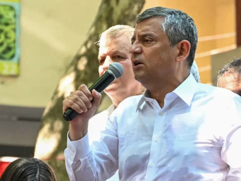 Ozgur ozel savcilarla su isimlere tutuklama istenirse yapabilecek misin deyip mulakat yapiyorlar q8h9z2VU